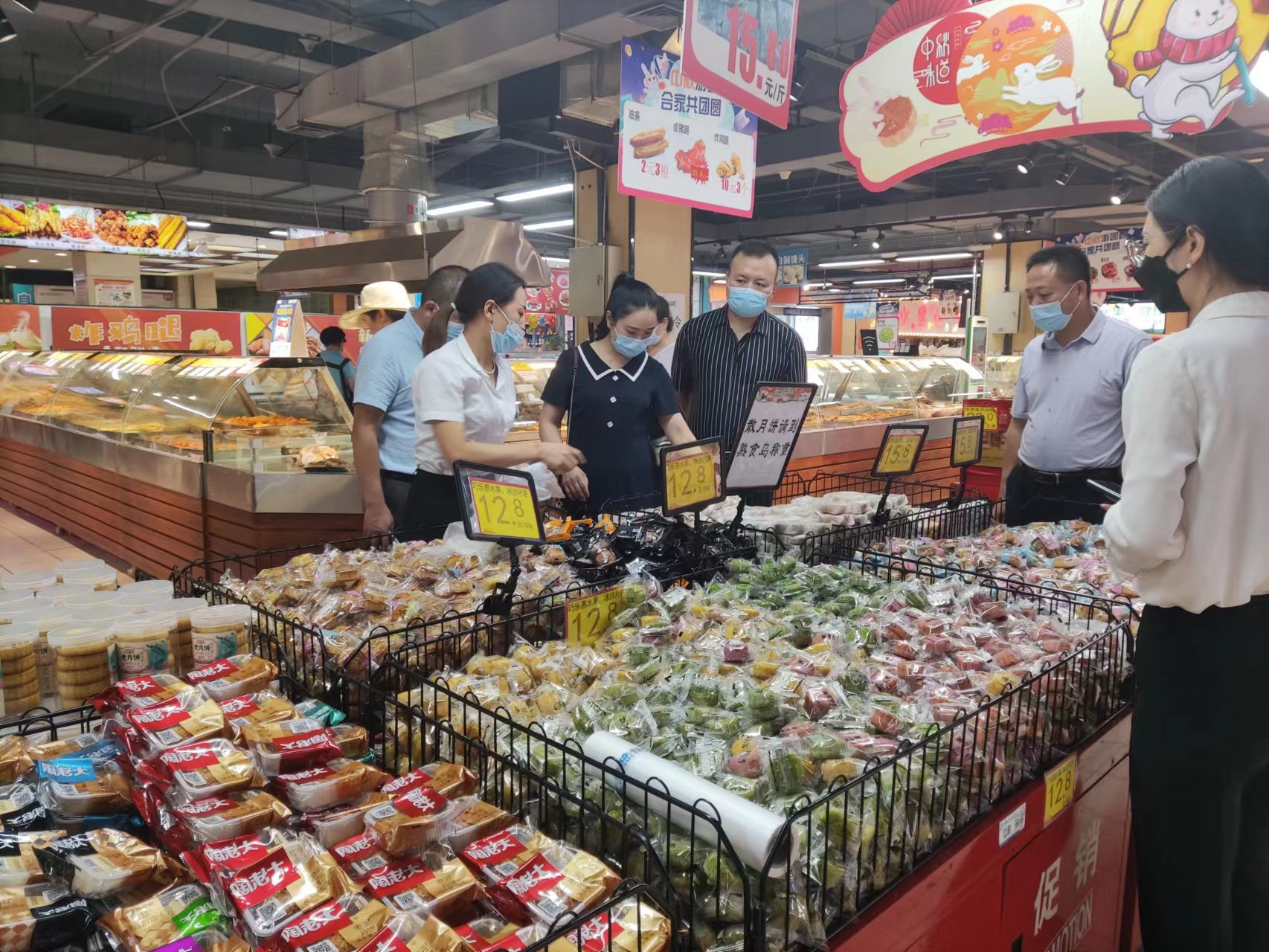 信阳市市场监督管理局组织多部门联合开展月饼市场巡查检查