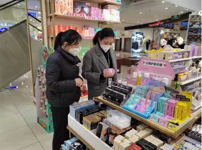 信阳市市场监督管理局积极开展化妆品标签专项整治